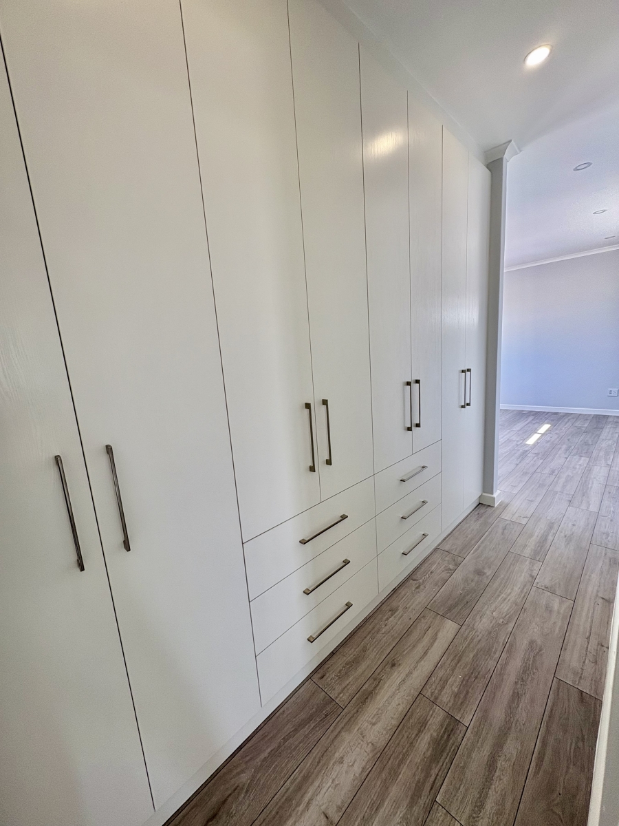 4 Bedroom Property for Sale in Sandown Western Cape